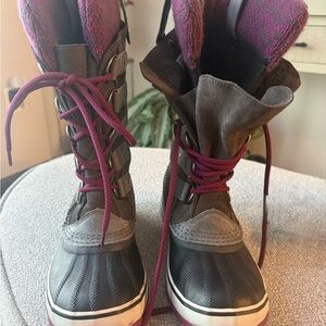 Sorel Women's Gray and Pink Lace-Up Boots